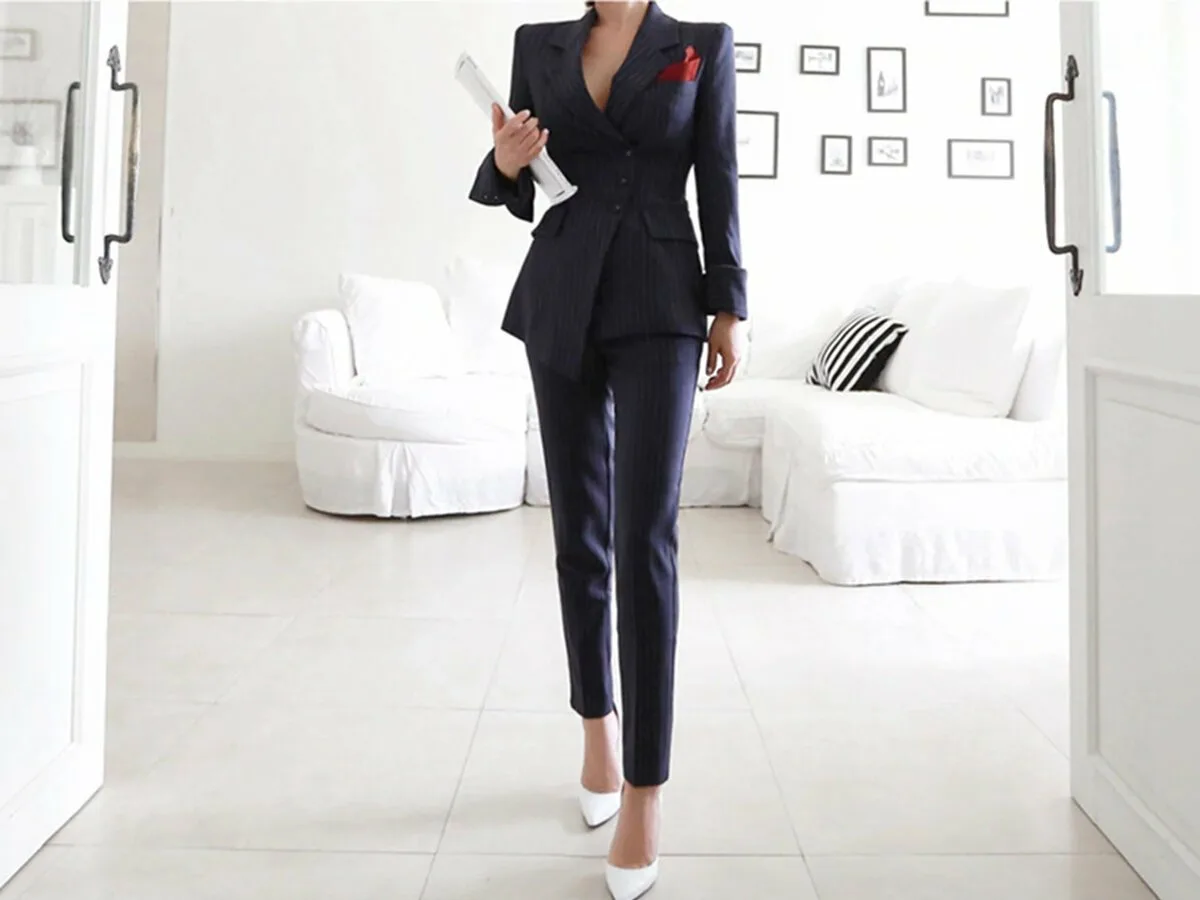 Деловые костюмы